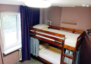 Хостел Британия Уфа 4-местный Женский номер (нижние места)-2