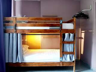 Хостел Британия Уфа 4-местный Женский номер (верхние места)-2