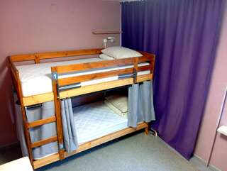 Хостел Британия Уфа 4-местный Женский номер (нижние места)-6